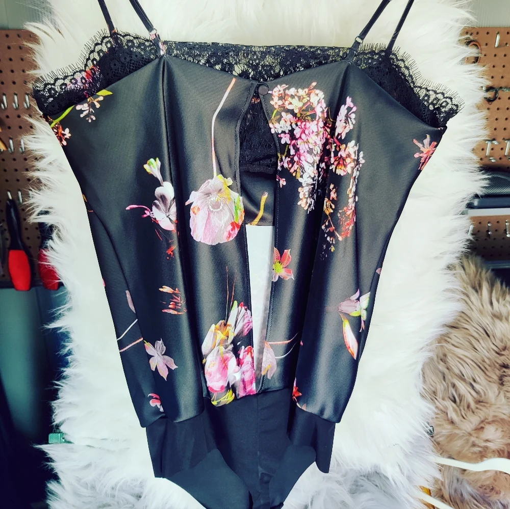 Victoria's Secret "CHERRY BLOSSOM" Body Suit Gorgeous MUST SEE❤️ peekaboo & lace - Picture 6 of 11